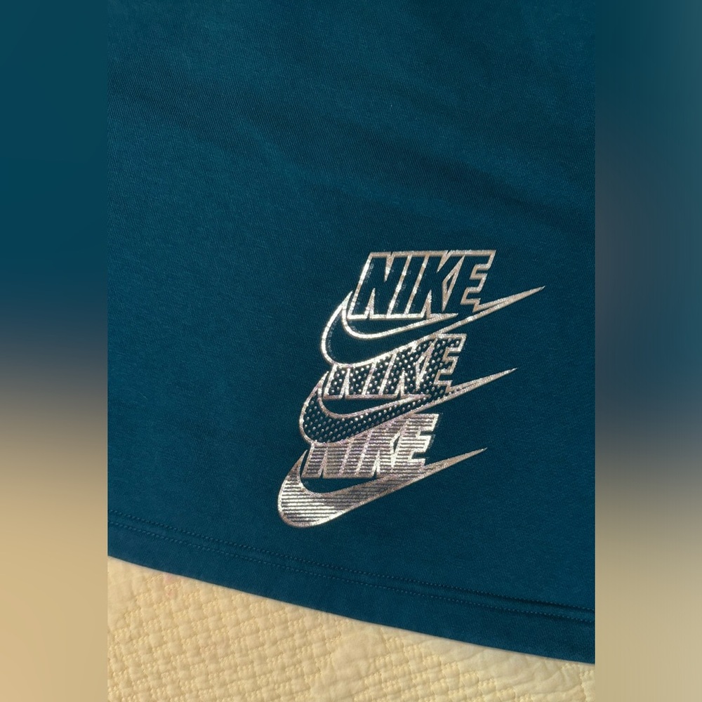Nike Just Do It Embellished in Foil lettering. GUC Medium Black Gold L14 - Picture 7 of 7